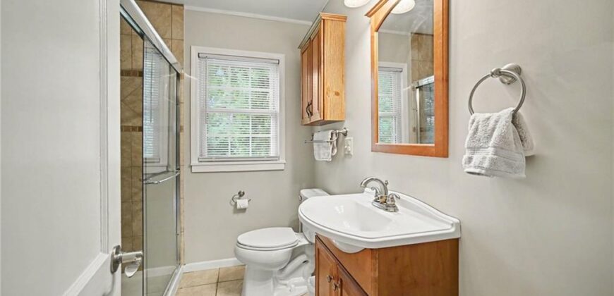 8409 NW Hilltop Road, Parkville, MO 64152