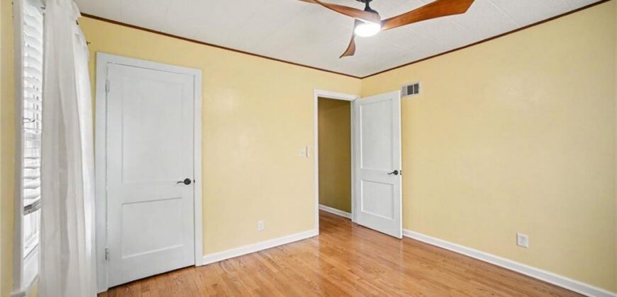 8409 NW Hilltop Road, Parkville, MO 64152