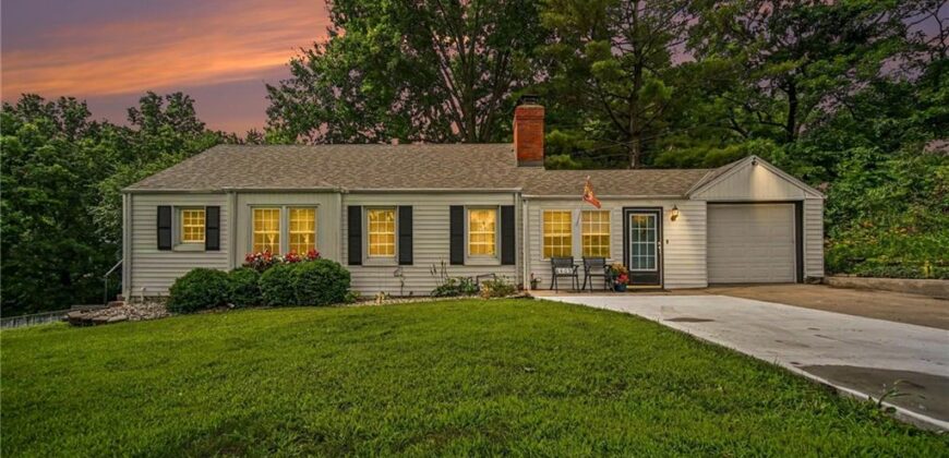 8409 NW Hilltop Road, Parkville, MO 64152