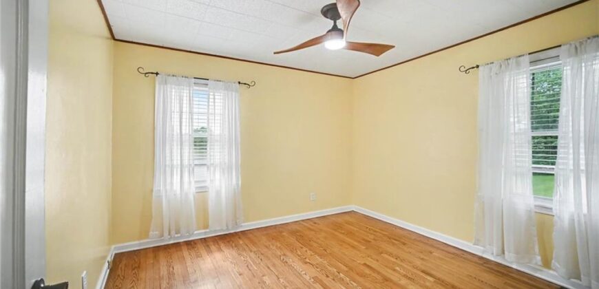 8409 NW Hilltop Road, Parkville, MO 64152
