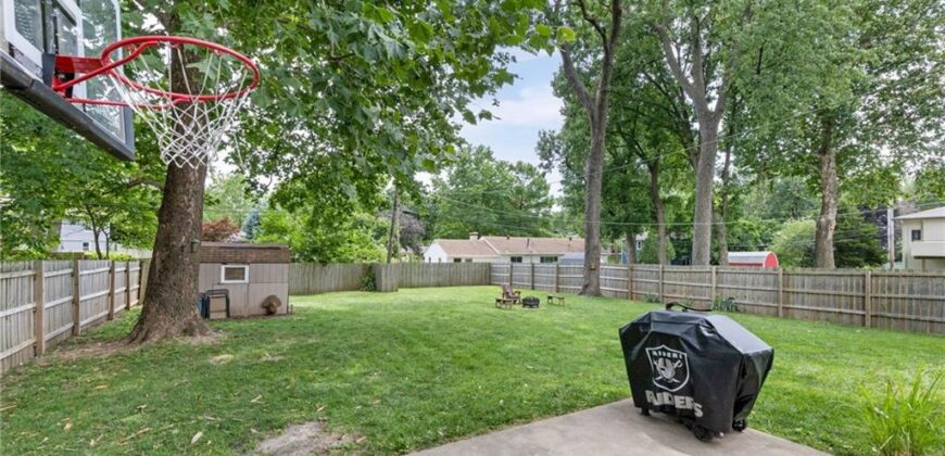 1617 NE 50th Street, Kansas City, MO 64118