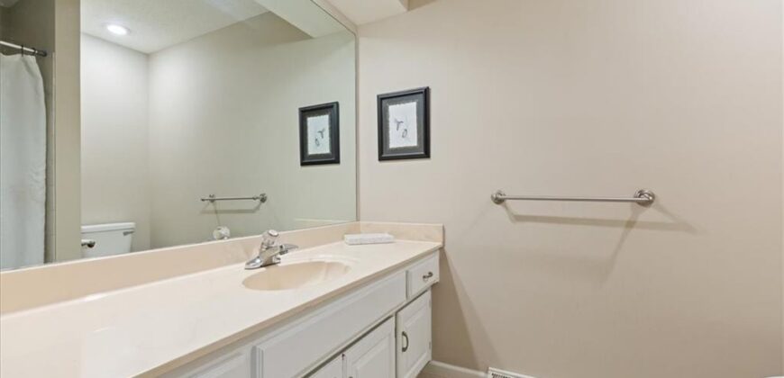 5004 NW 85th Street, Kansas City, MO 64154