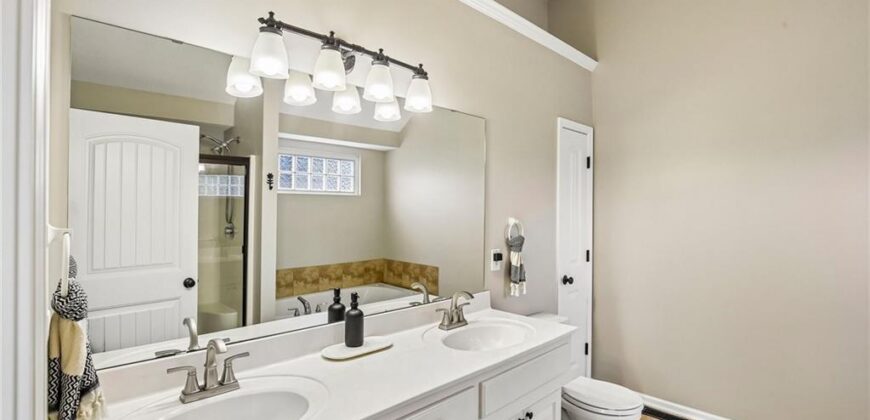 8005 NE 111th Street, Kansas City, MO 64157