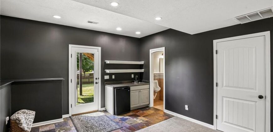 8005 NE 111th Street, Kansas City, MO 64157