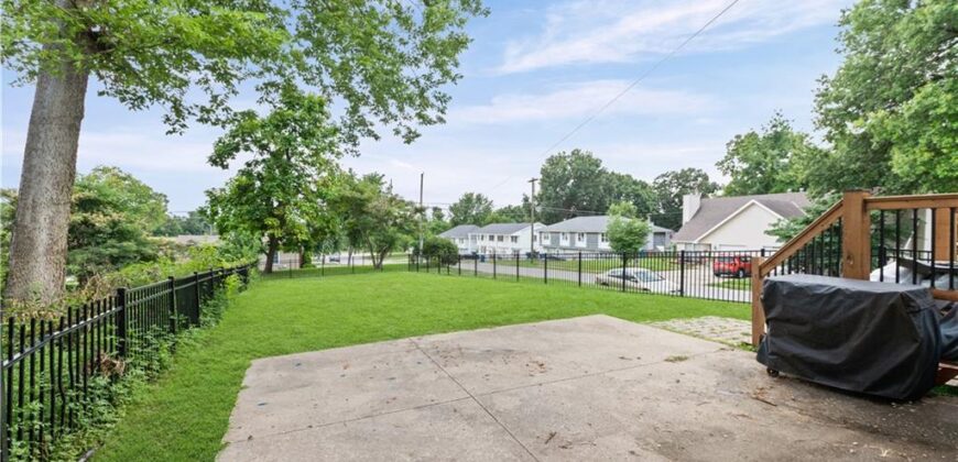 201 E Hurt Street, Liberty, MO 64068