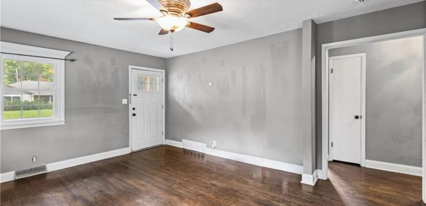 201 E Hurt Street, Liberty, MO 64068
