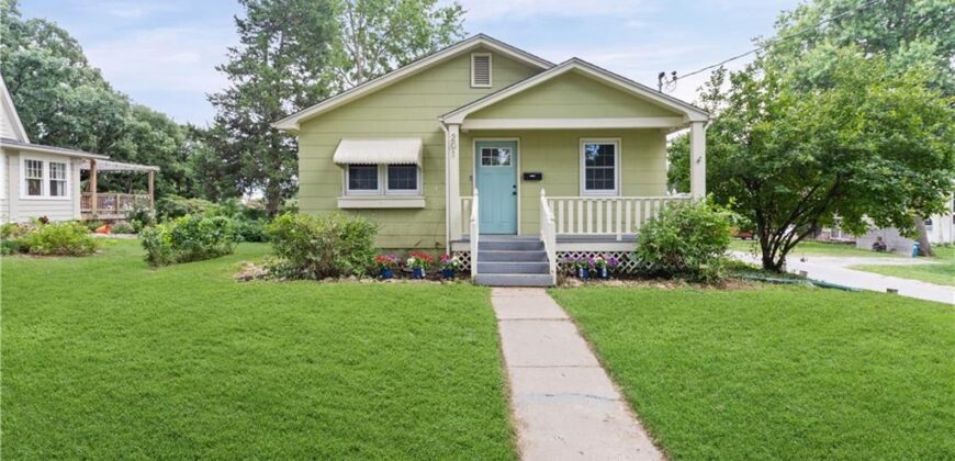 201 E Hurt Street, Liberty, MO 64068