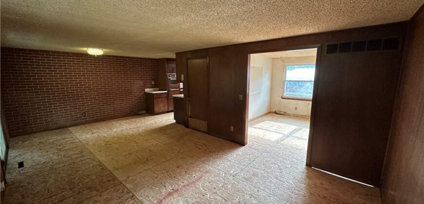 6303 N Broadway Street, Kansas City, MO 64118