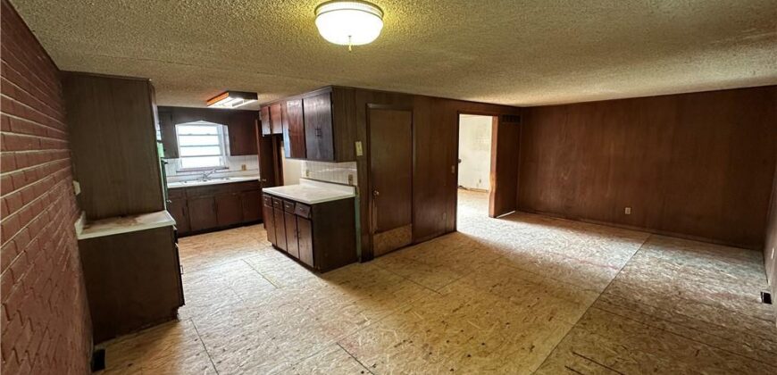 6303 N Broadway Street, Kansas City, MO 64118