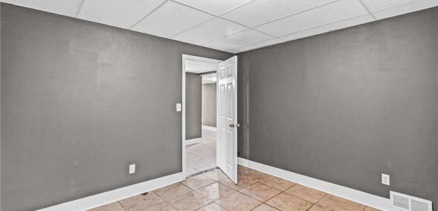 7400 N Granby Avenue, Kansas City, MO 64151