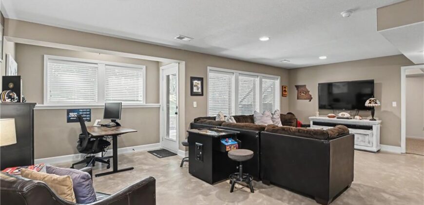14155 NW 68th Street, Parkville, MO 64152