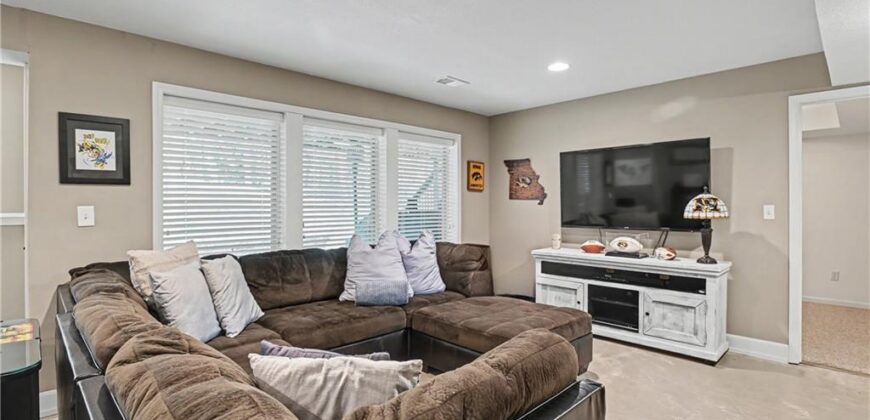 14155 NW 68th Street, Parkville, MO 64152