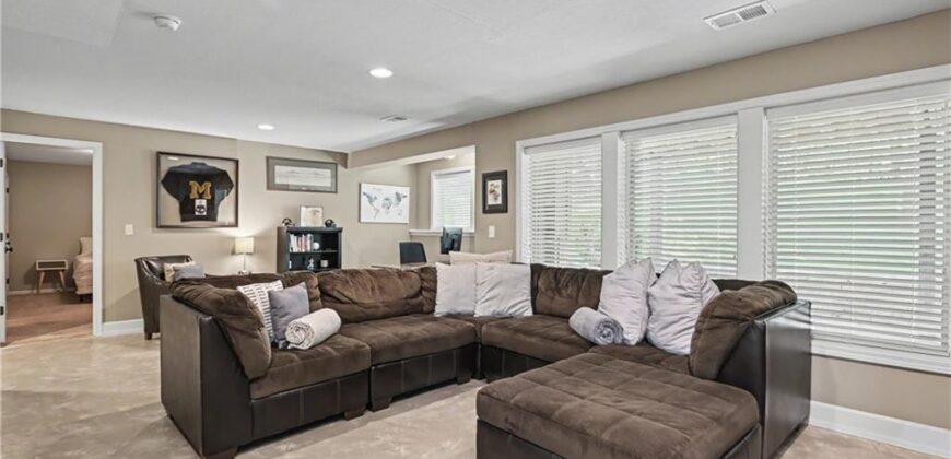 14155 NW 68th Street, Parkville, MO 64152