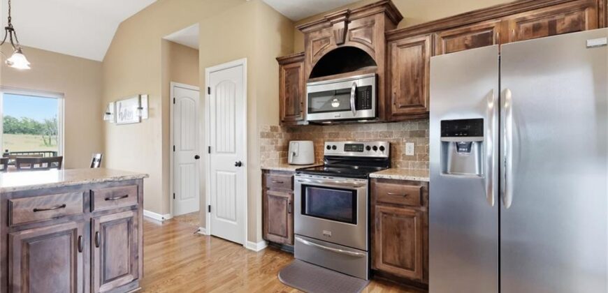 10019 N Lister Avenue, Kansas City, MO 64156