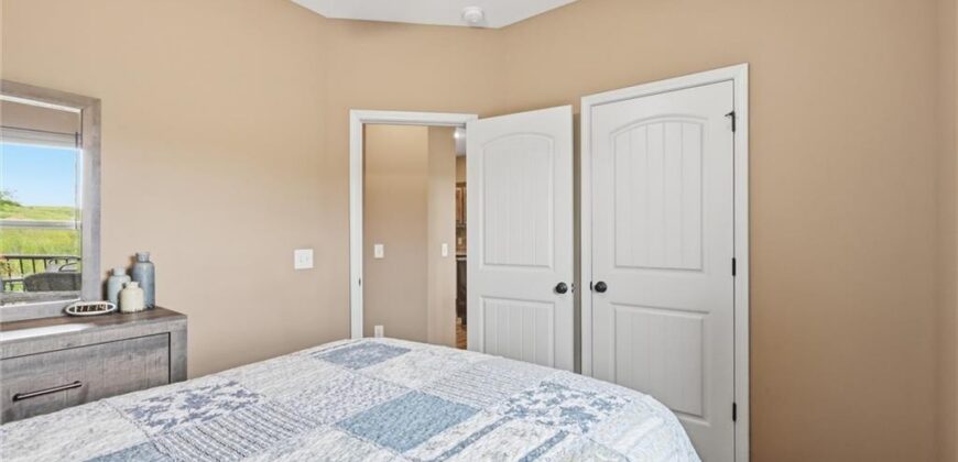10019 N Lister Avenue, Kansas City, MO 64156
