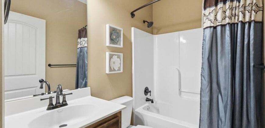 10019 N Lister Avenue, Kansas City, MO 64156