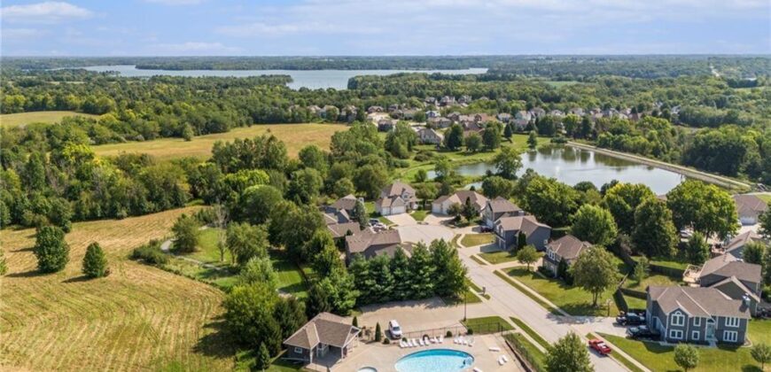 2004 NE 196th Place, Smithville, MO 64089