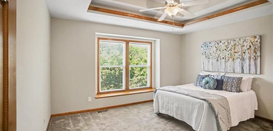 2004 NE 196th Place, Smithville, MO 64089