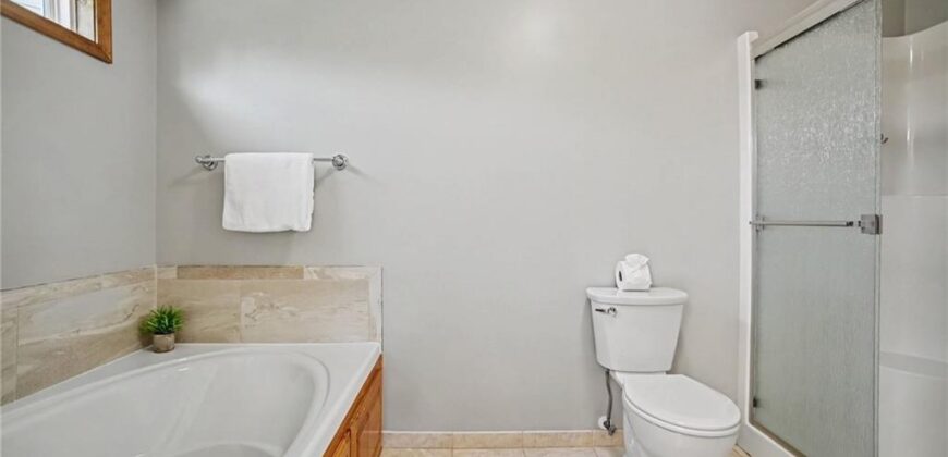 2004 NE 196th Place, Smithville, MO 64089