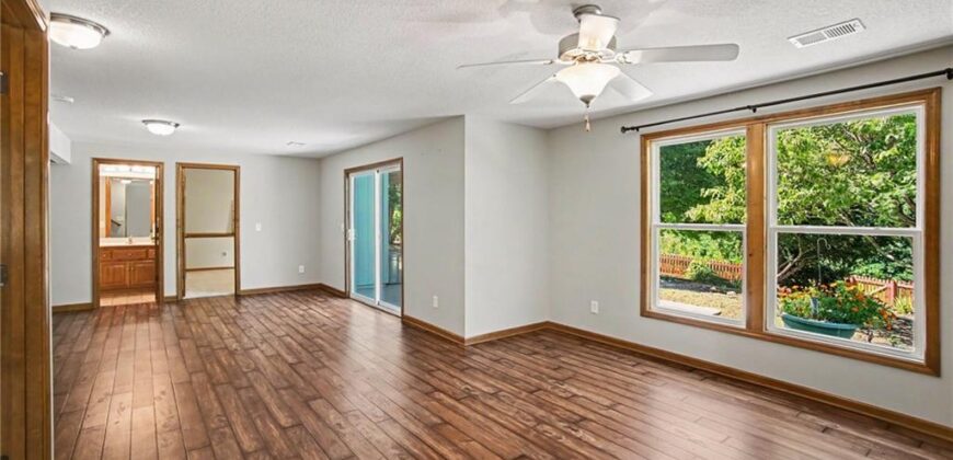 2004 NE 196th Place, Smithville, MO 64089