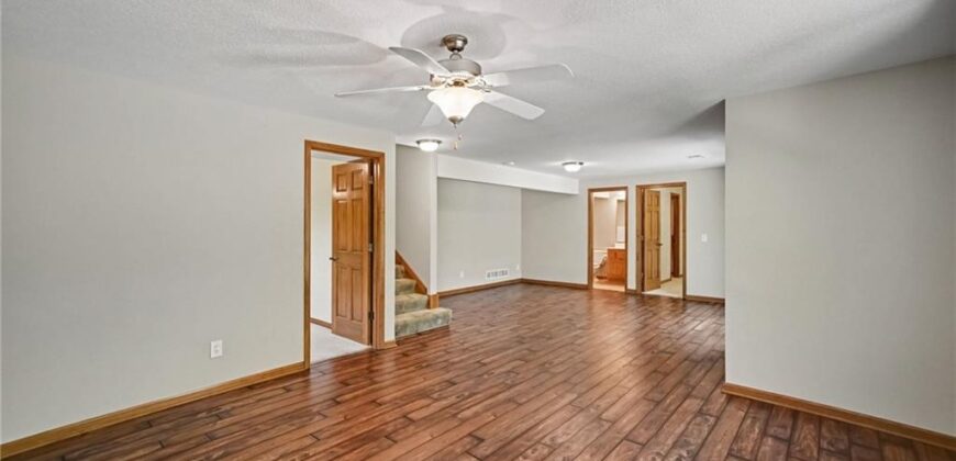 2004 NE 196th Place, Smithville, MO 64089