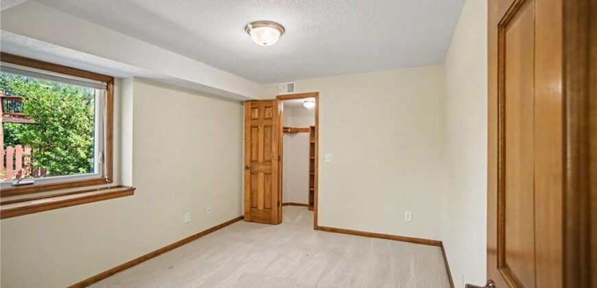 2004 NE 196th Place, Smithville, MO 64089