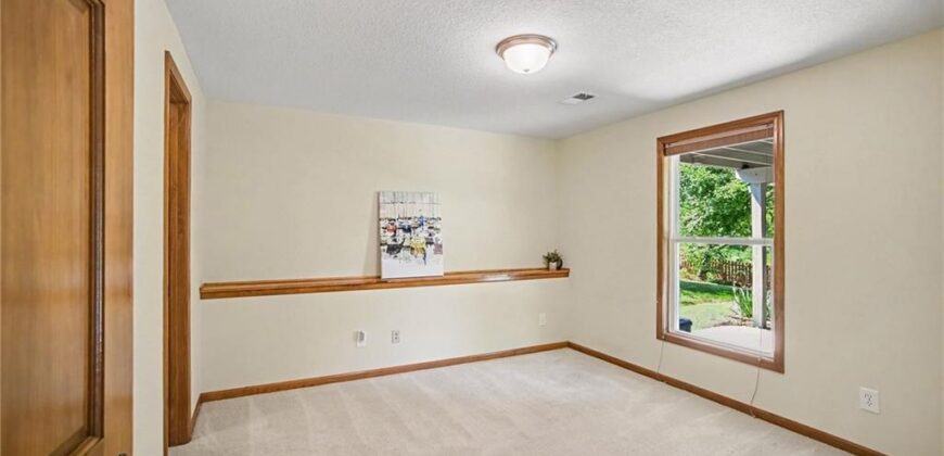 2004 NE 196th Place, Smithville, MO 64089