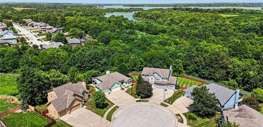 2004 NE 196th Place, Smithville, MO 64089