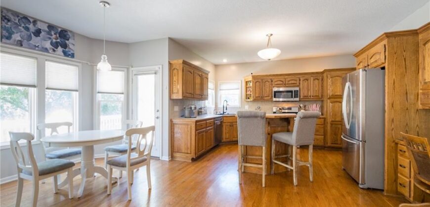 404 DONEGAL Drive, Smithville, MO 64089