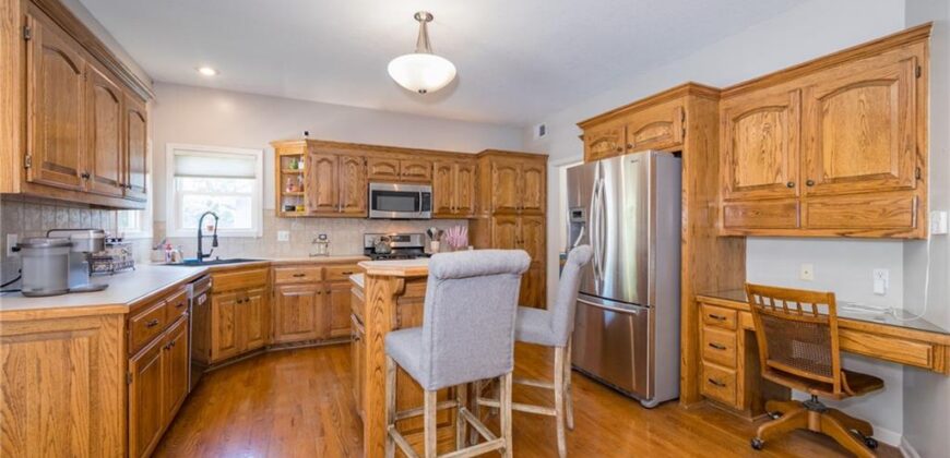 404 DONEGAL Drive, Smithville, MO 64089