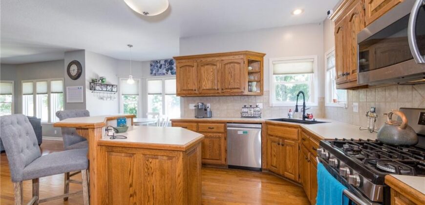 404 DONEGAL Drive, Smithville, MO 64089
