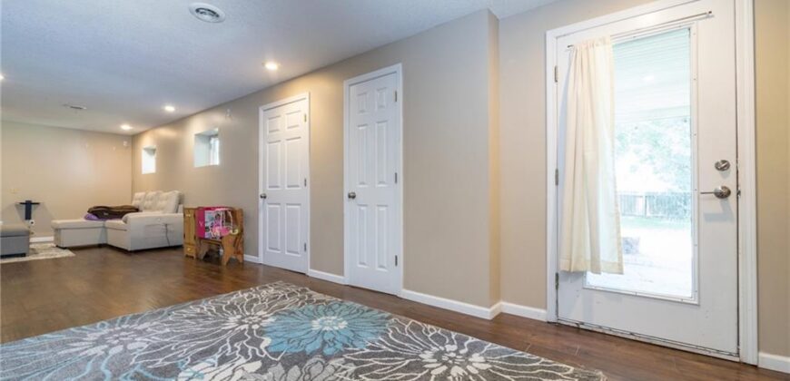 404 DONEGAL Drive, Smithville, MO 64089