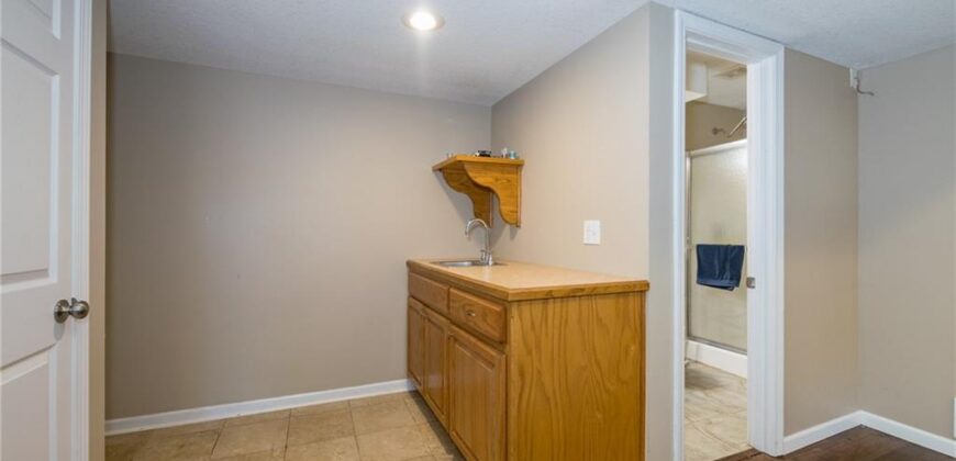 404 DONEGAL Drive, Smithville, MO 64089