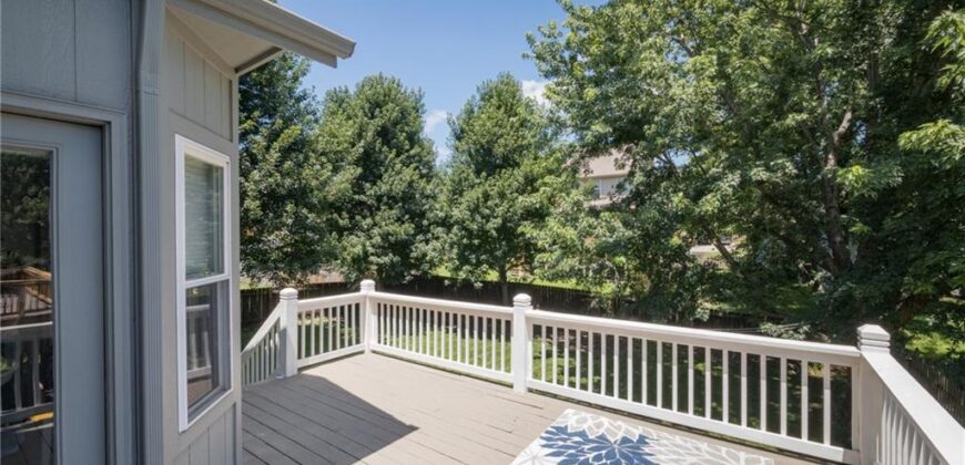 404 DONEGAL Drive, Smithville, MO 64089