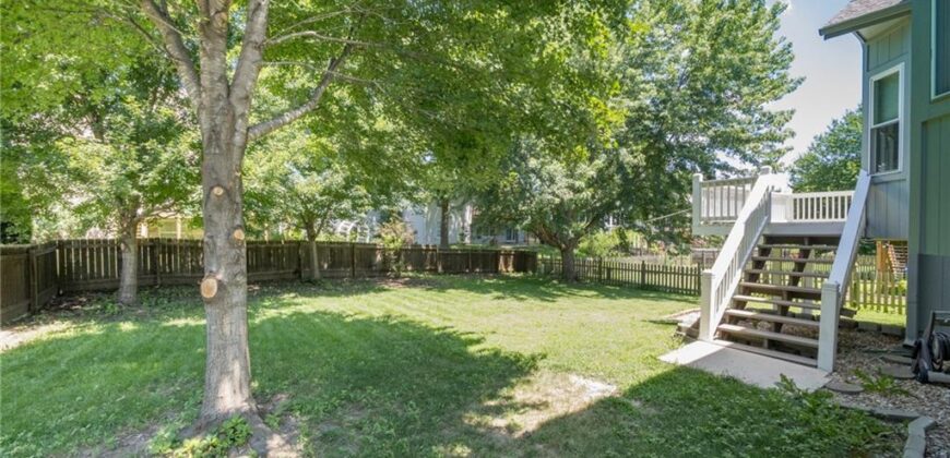 404 DONEGAL Drive, Smithville, MO 64089