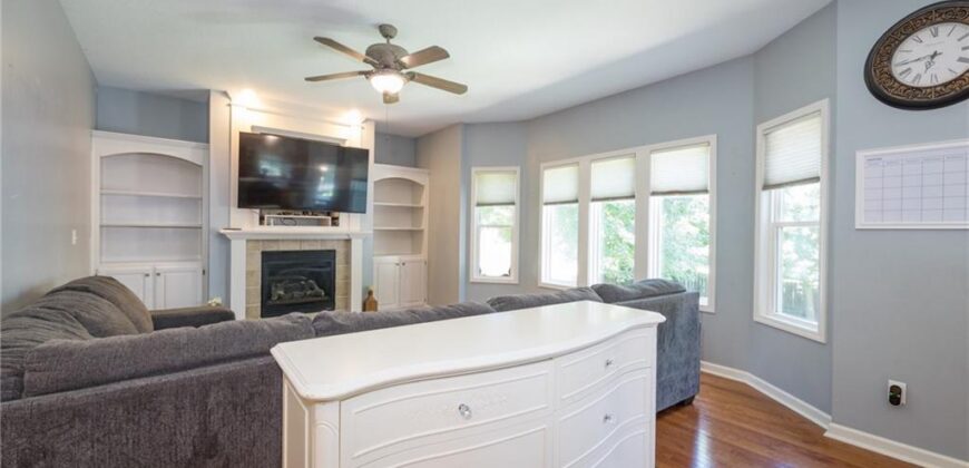 404 DONEGAL Drive, Smithville, MO 64089