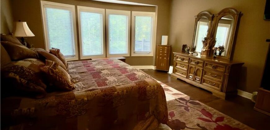 7825 N Kirkwood Avenue, Kansas City, MO 64151