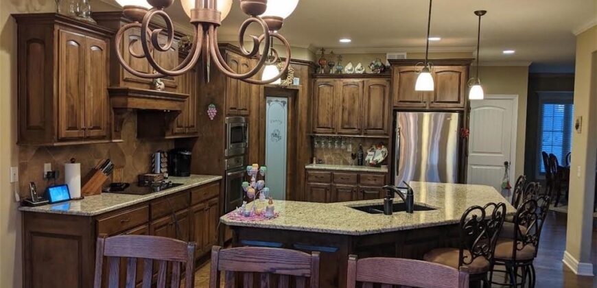 7825 N Kirkwood Avenue, Kansas City, MO 64151