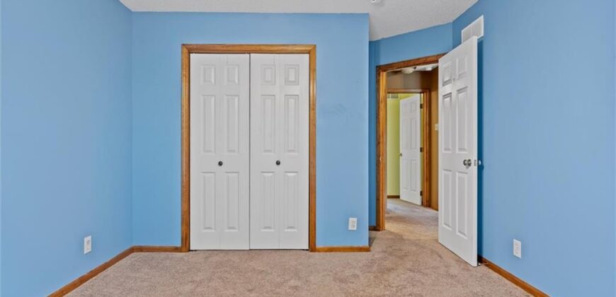 2227 W Ivory Circle, Excelsior Springs, MO 64024