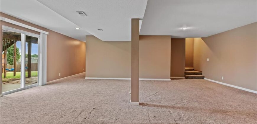 2227 W Ivory Circle, Excelsior Springs, MO 64024