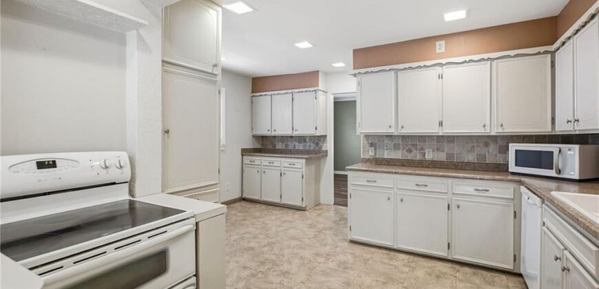 407 N Fairview Avenue, Liberty, MO 64068
