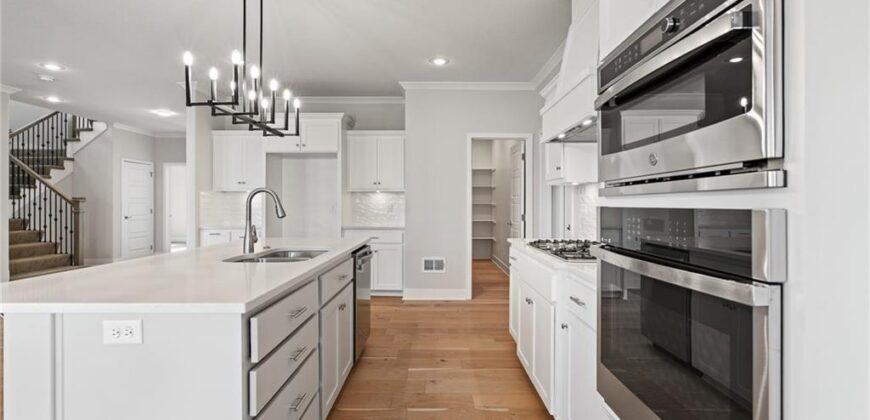 6925 NE 102nd Street, Kansas City, MO 64156