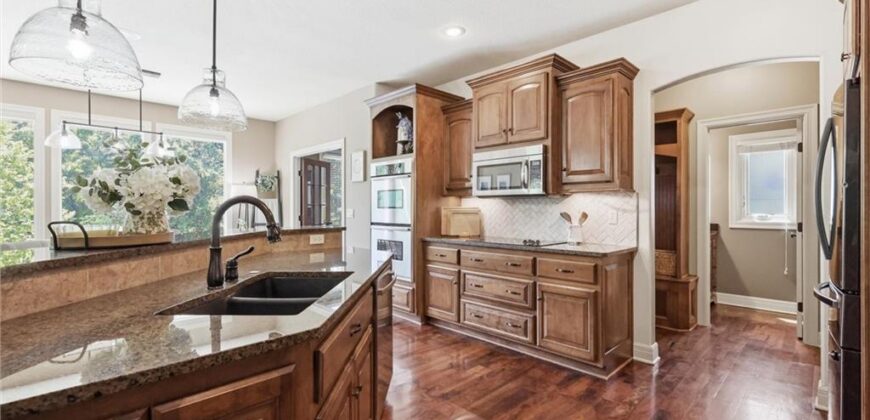 7821 N Kirkwood Avenue, Kansas City, MO 64151