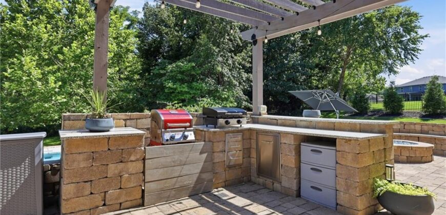 7821 N Kirkwood Avenue, Kansas City, MO 64151