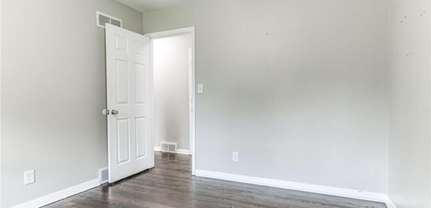 6502 N Main Street, Gladstone, MO 64118