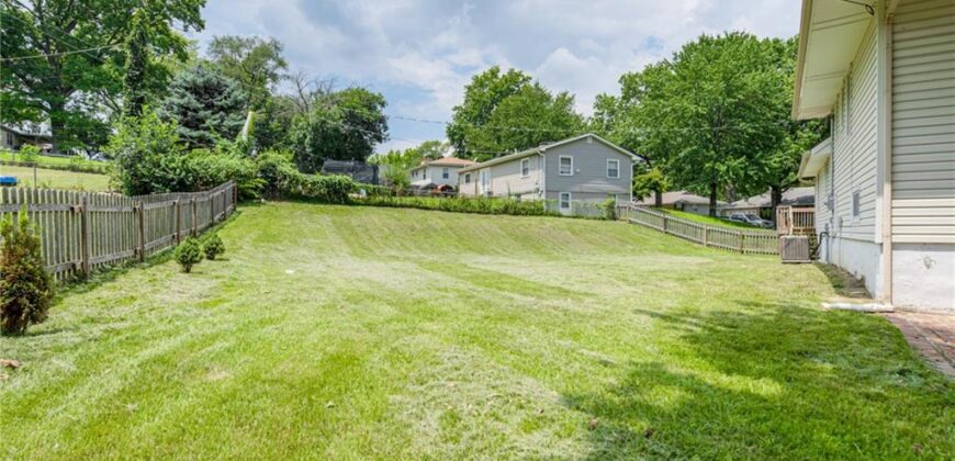 6502 N Main Street, Gladstone, MO 64118