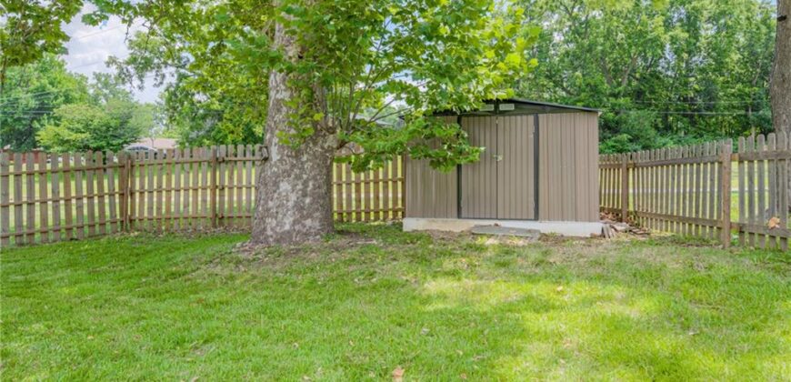 6502 N Main Street, Gladstone, MO 64118