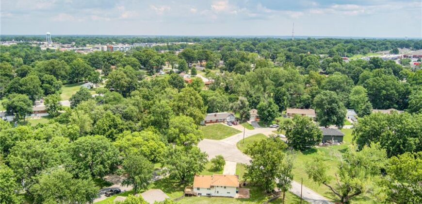 6502 N Main Street, Gladstone, MO 64118