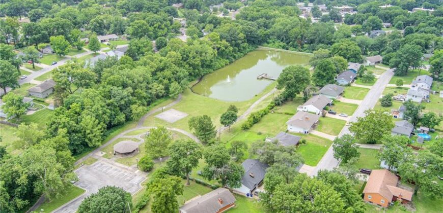 6502 N Main Street, Gladstone, MO 64118