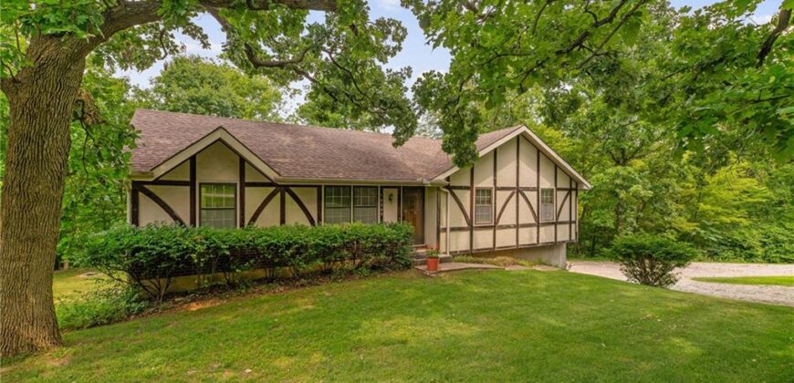 10305 NW Meadow Lane Circle, Kansas City, MO 64152